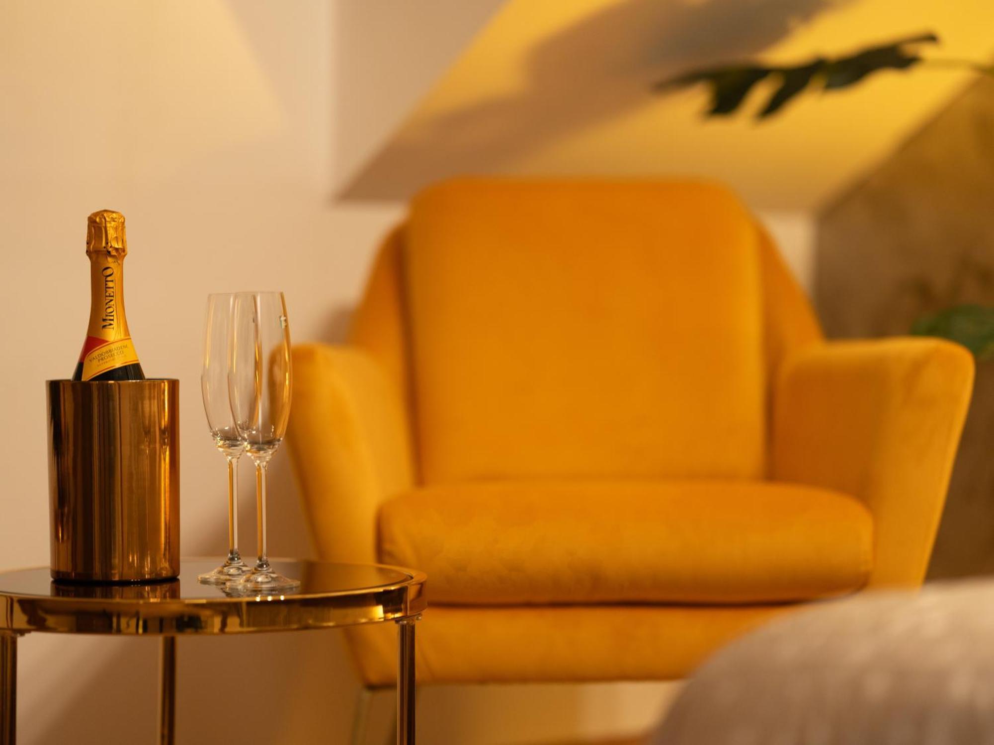 Boutique 17B Aparthotel ซีบิว ภายนอก รูปภาพ